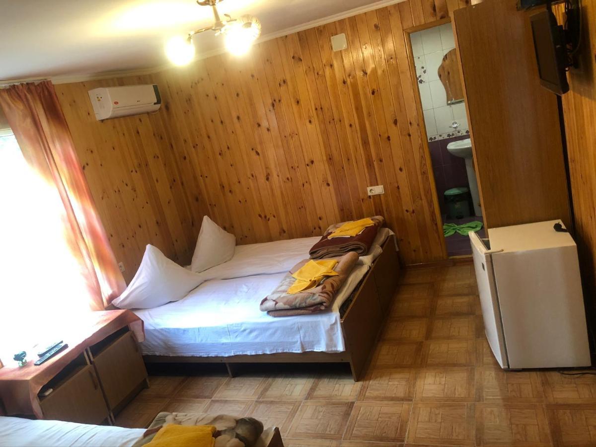 Гостевой Дом Анаит Hotel Пицунда Екстериор снимка
