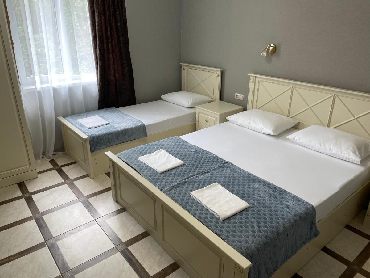 Гостевой Дом Анаит Hotel Пицунда Екстериор снимка